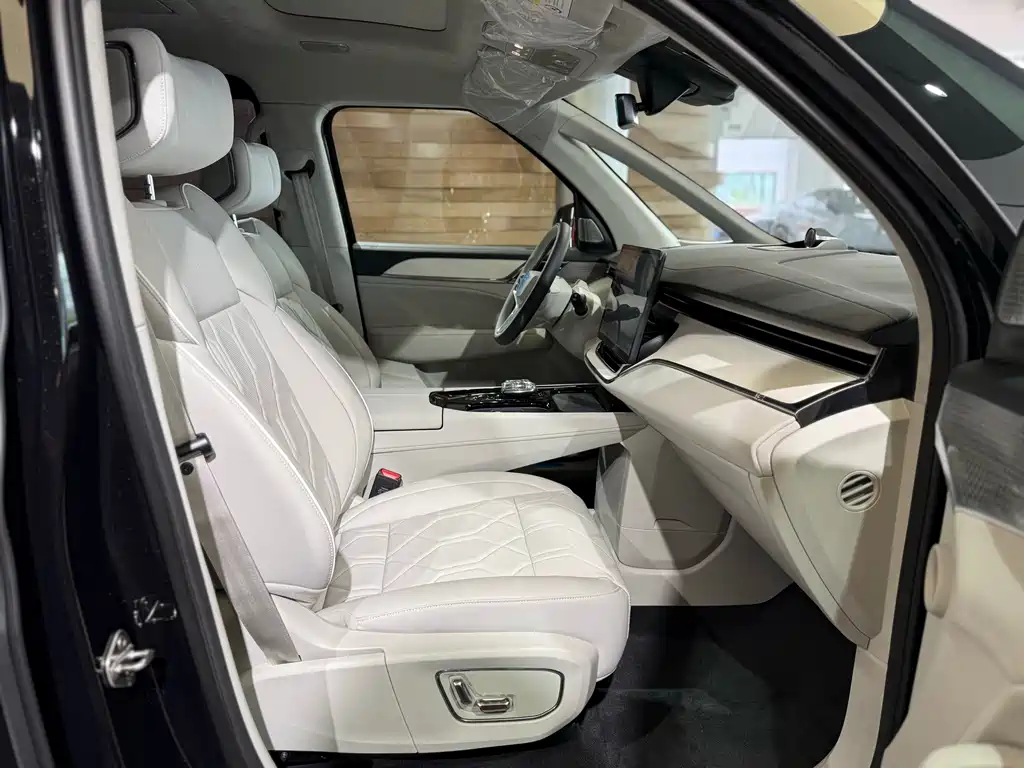 Volvo EM90 — миниатюра 21