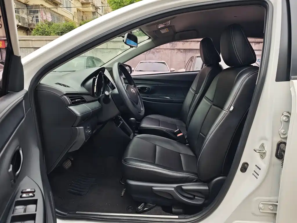 Toyota Yaris L — миниатюра 6