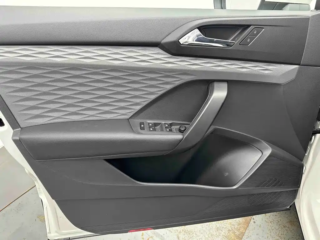 Volkswagen Tharu — миниатюра 10