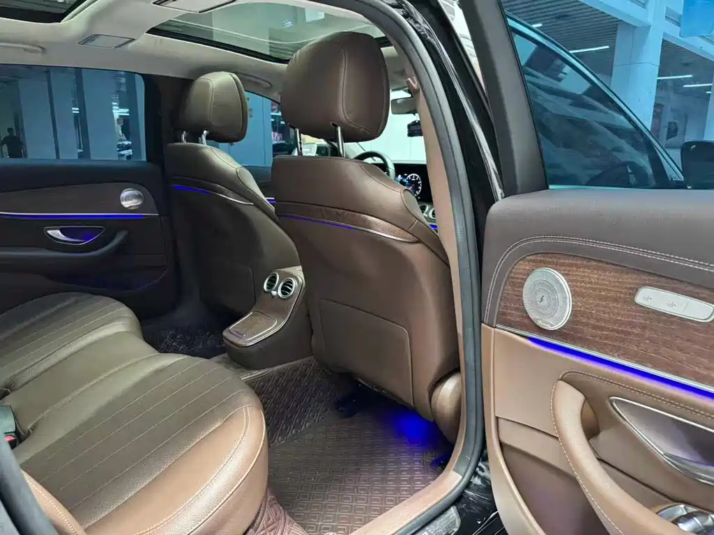 Mercedes-Benz E-Class — миниатюра 16