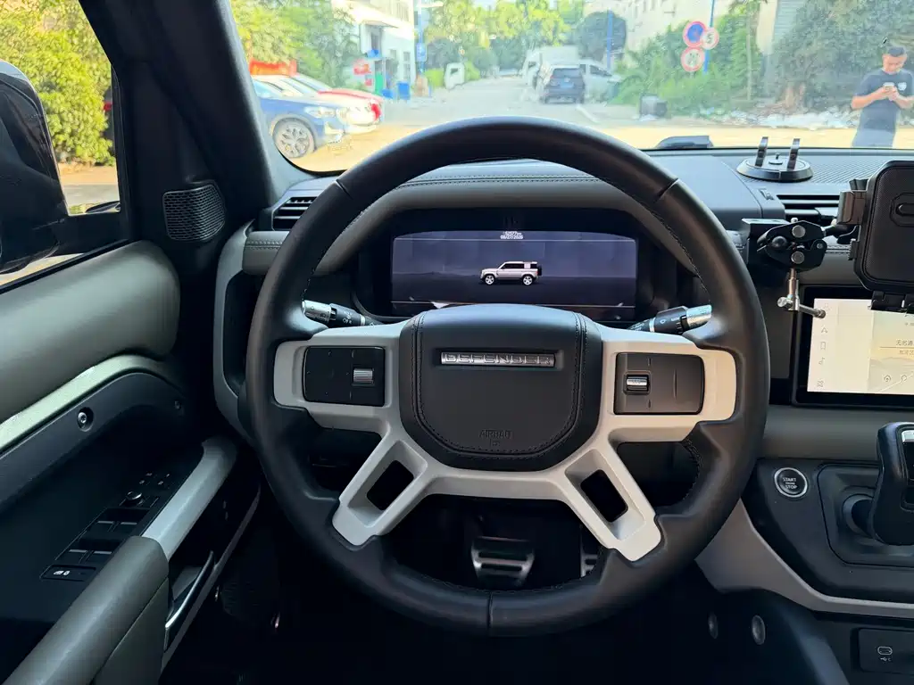 Land Rover Defender — миниатюра 11