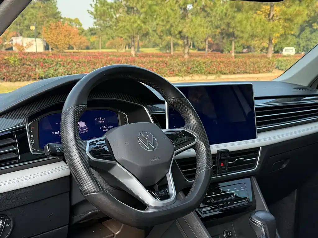 Volkswagen Tiguan L L 2022 330TSI AT R-Line