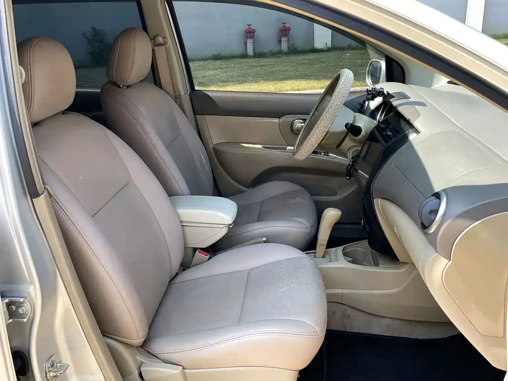 Nissan Livina — миниатюра 8