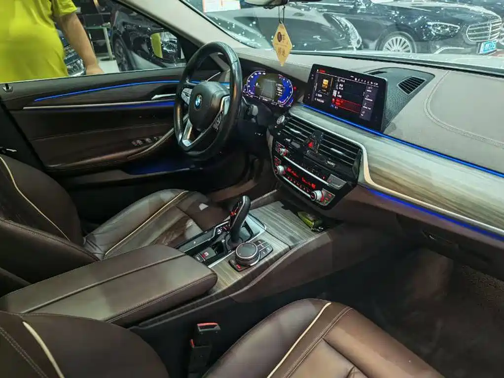 BMW 5 Series — миниатюра 7