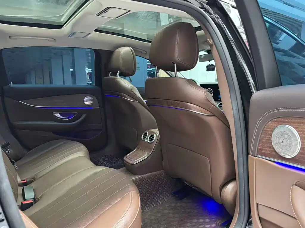 Mercedes-Benz E-Class — миниатюра 17