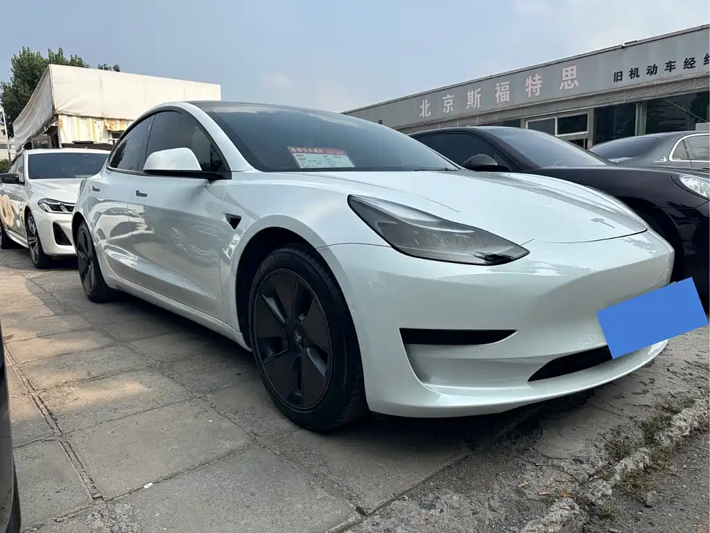 Tesla Model 3 — миниатюра 2