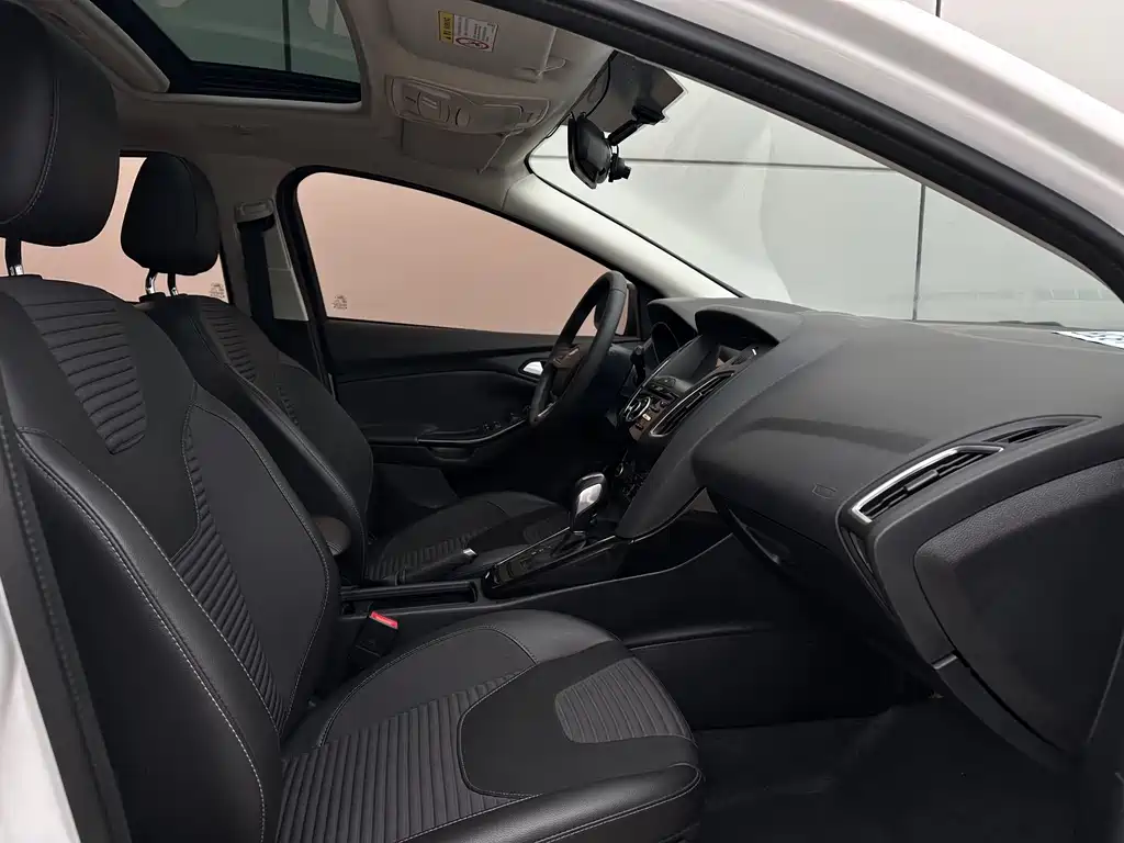 Ford Focus 2017 1.6L AT