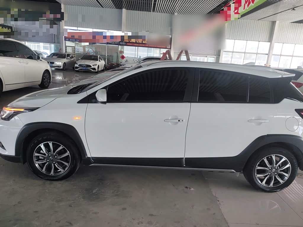 Toyota YARiS L Zhi Xuan 1.5 л 2022 г. Белый, пробег 35700 км