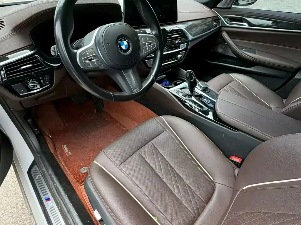 BMW 5 Series — миниатюра 6