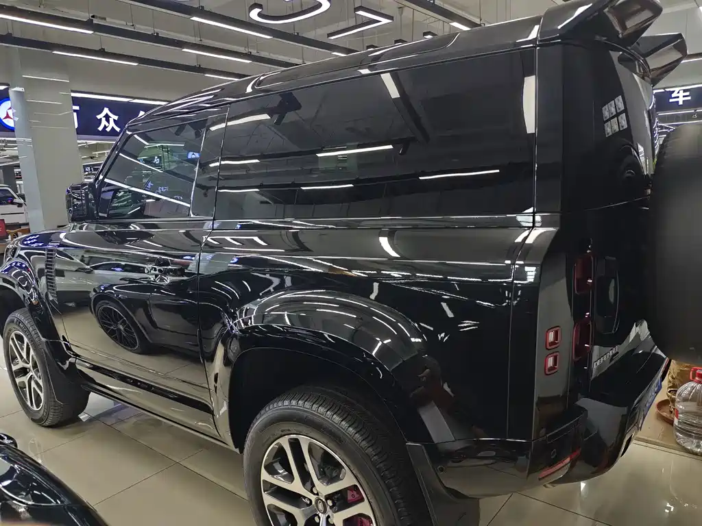 Land Rover Defender — миниатюра 4