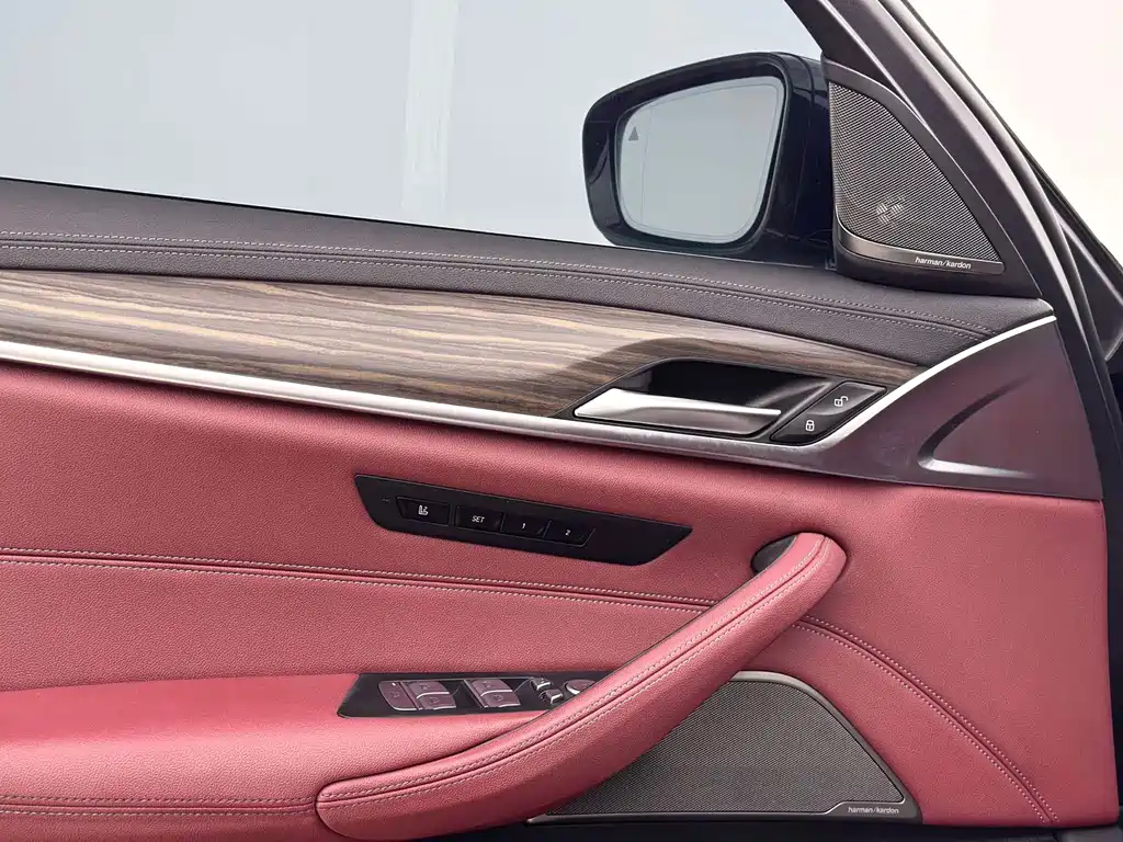 BMW 5 Series — миниатюра 9