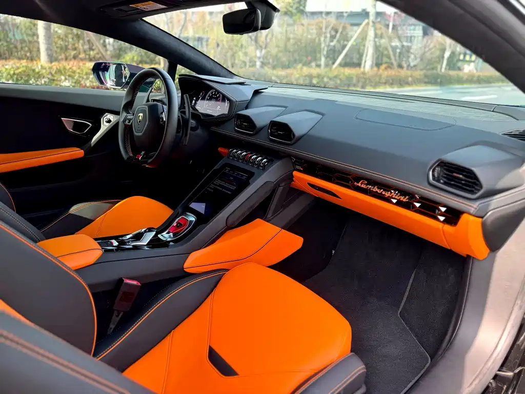 LAMBORGHINI HURACÁN