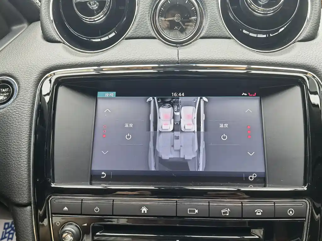 Jaguar XJ — миниатюра 12