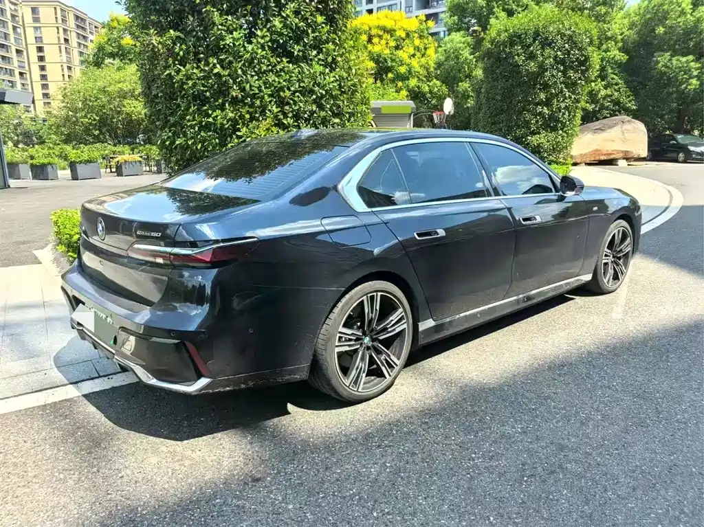 BMW i7 — миниатюра 6