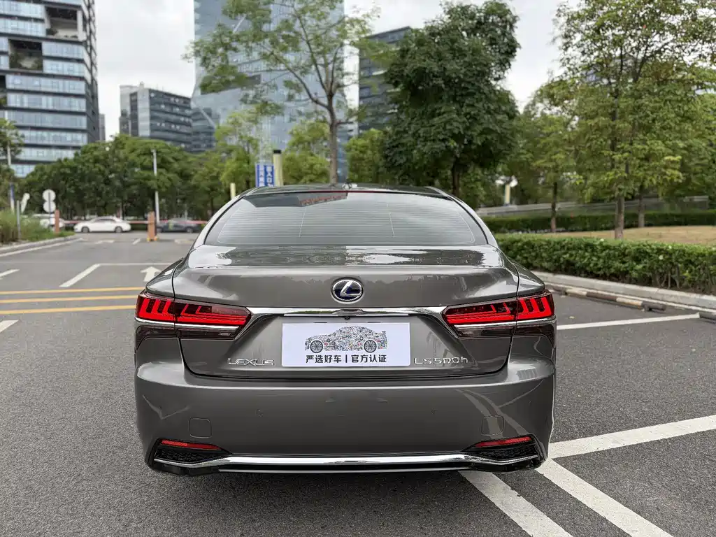 Lexus LS 2018 500h Luxury V