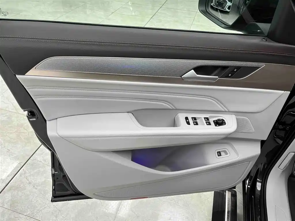 Volkswagen Tavendor 2023 380TSI R-Line