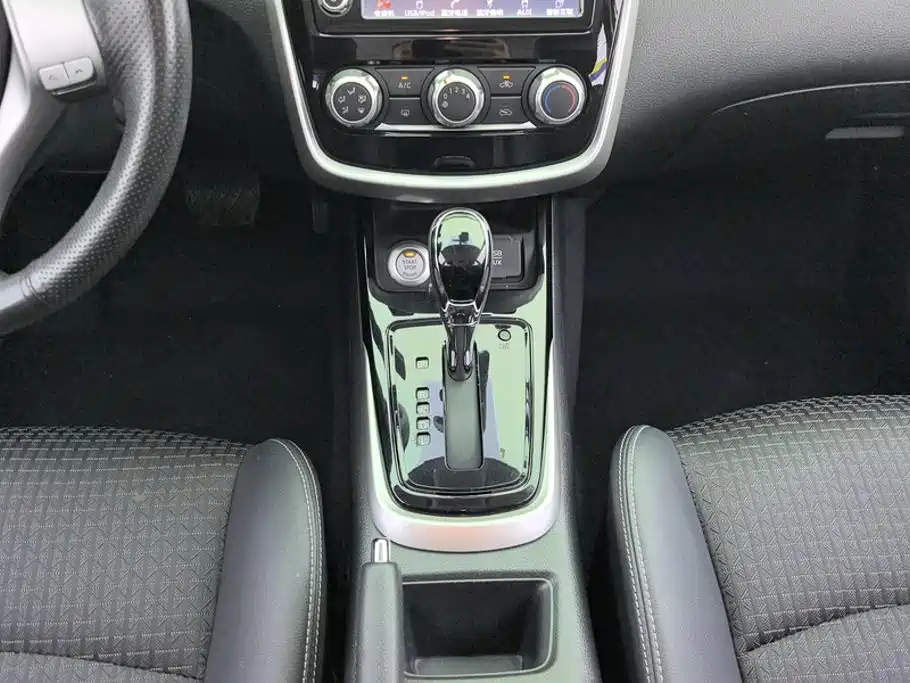 Nissan Tiida — миниатюра 16
