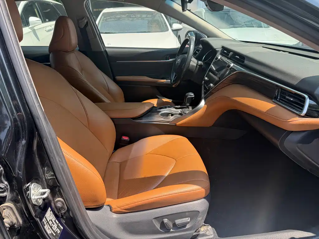 Toyota Camry — миниатюра 12