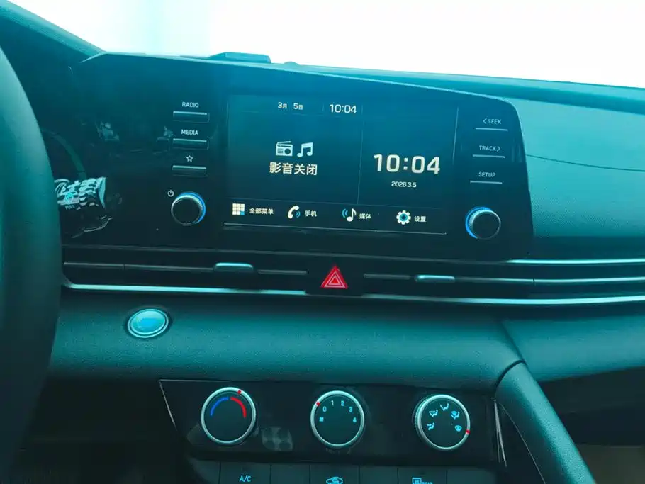 Hyundai Elantra — миниатюра 13
