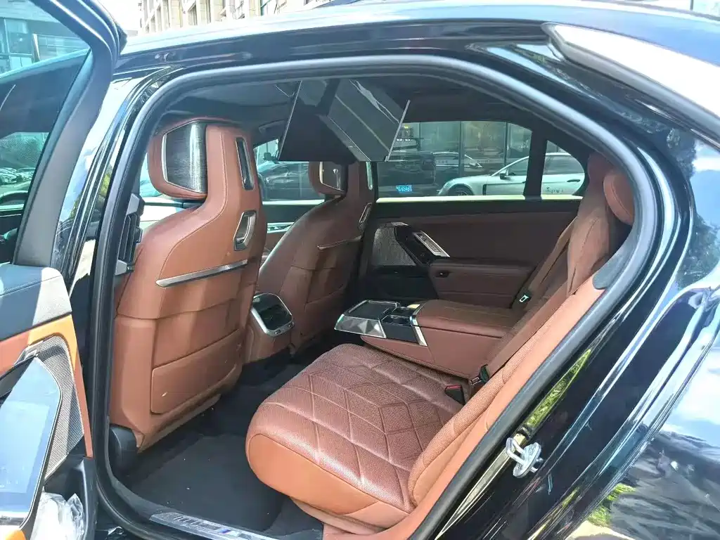 BMW i7 — миниатюра 3