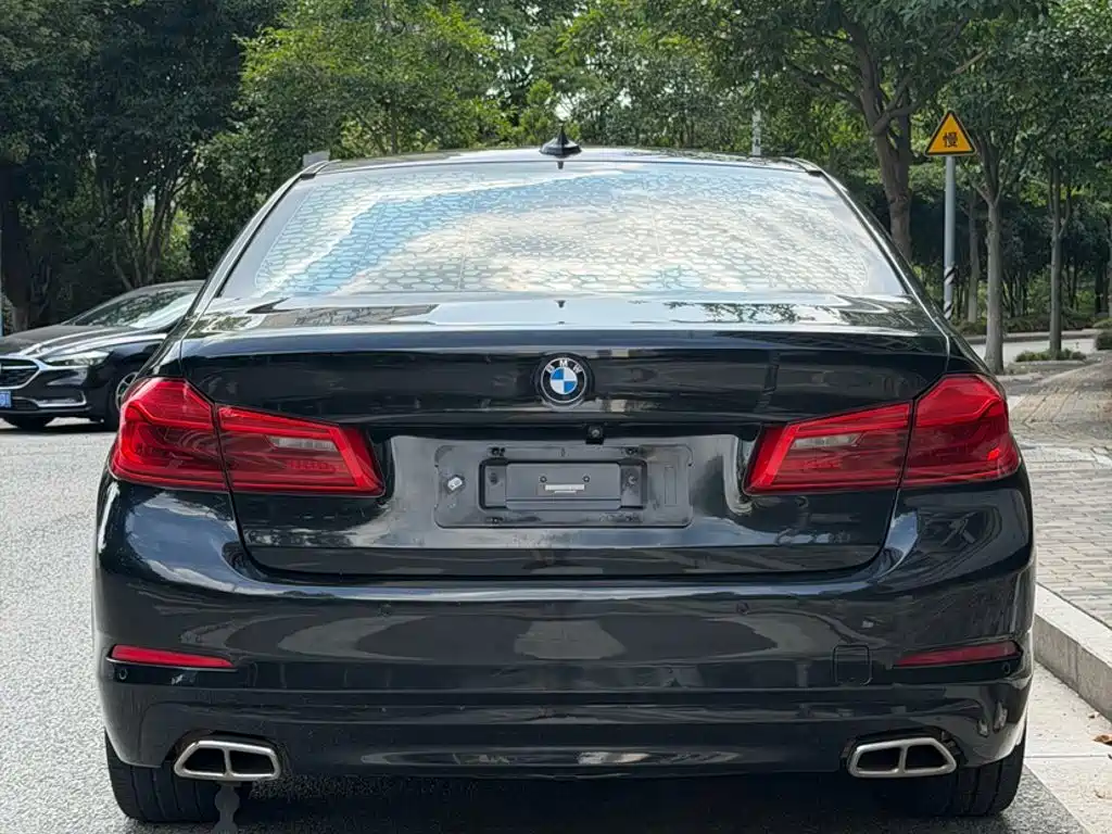 BMW 5 Series — миниатюра 16