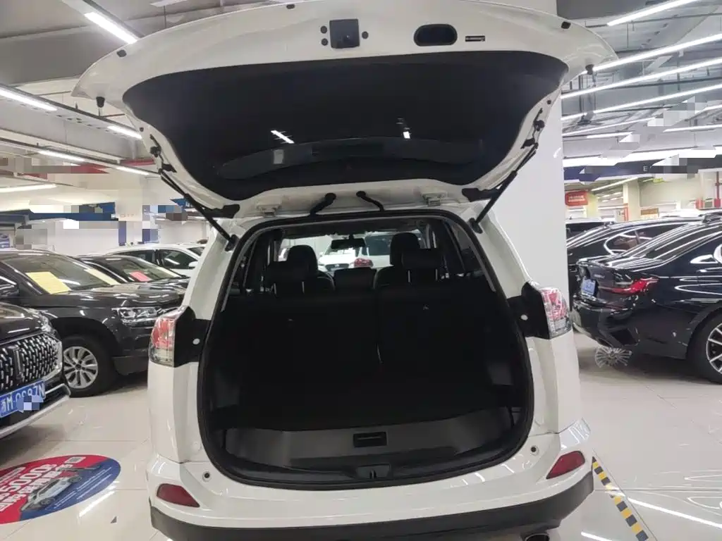 Toyota RAV4 — миниатюра 19