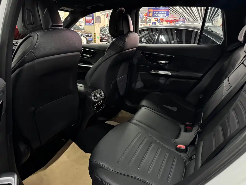 Mercedes-Benz GLC 2024 GLC 260 L 4MATIC 5 мест