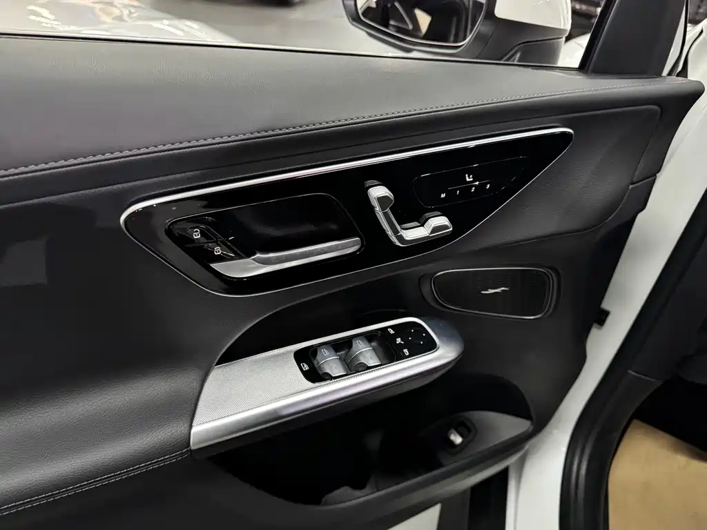 Mercedes-Benz GLC 2024 GLC 260 L 4MATIC 5 мест
