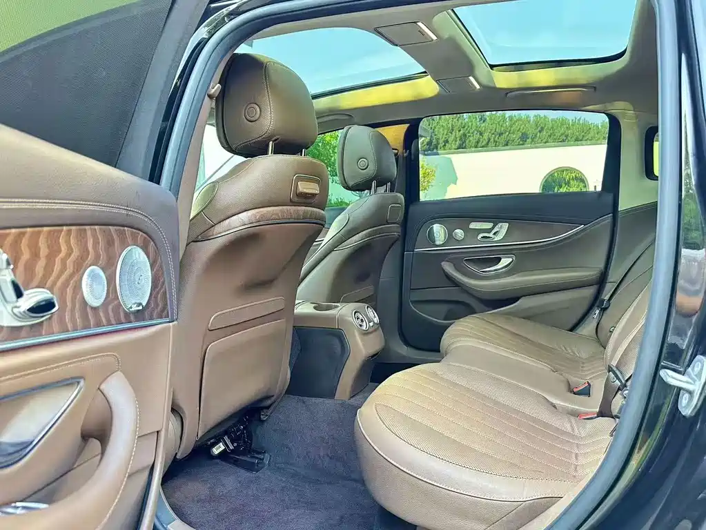 Mercedes-Benz E-Class — миниатюра 6
