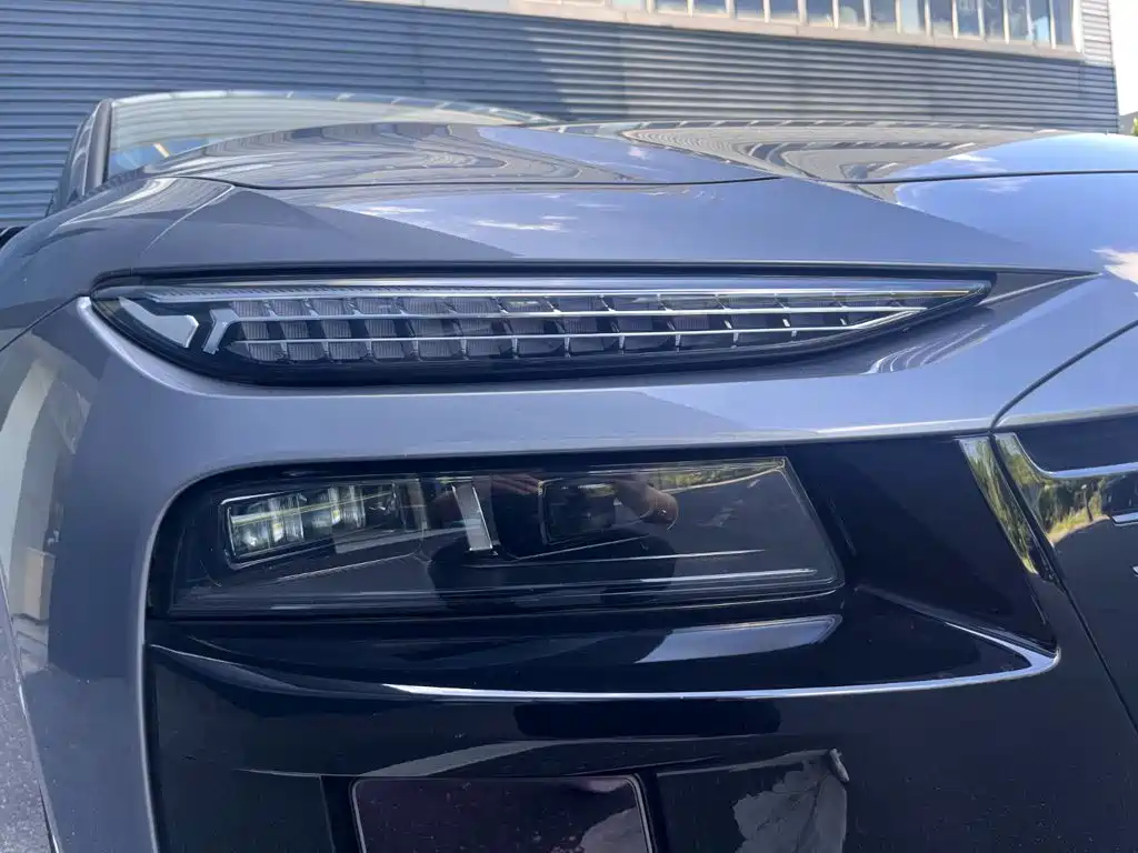 Audi A6L e-tron — миниатюра 15