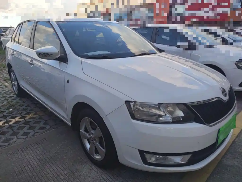 Skoda Rapid Spaceback — миниатюра 4