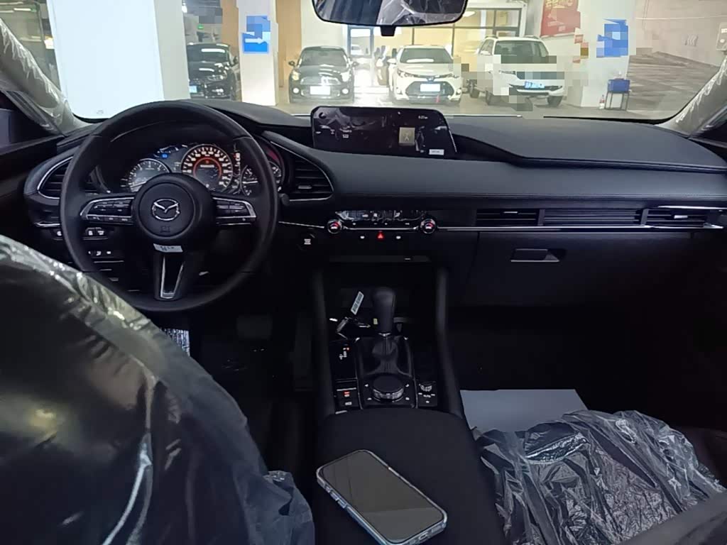 Mazda Mazda3 Axela 2.0 л 2026 г. Белый, пробег 100 км