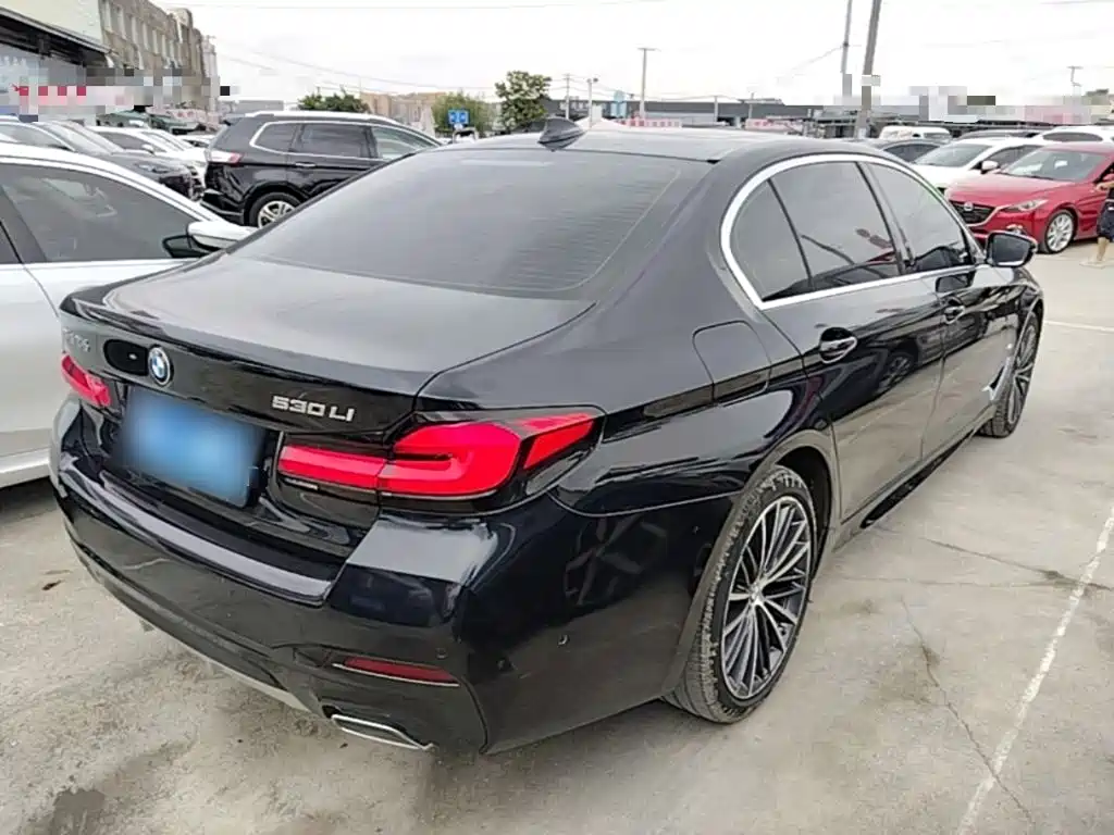 BMW 5 Series — миниатюра 7