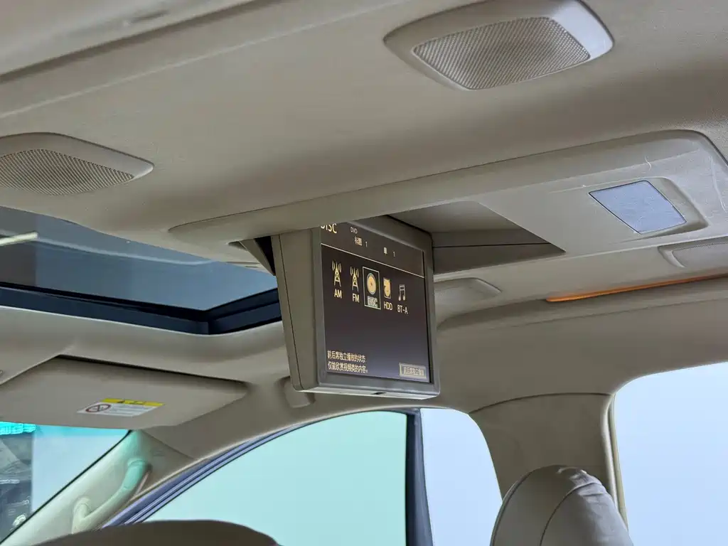 Toyota Alphard — миниатюра 10