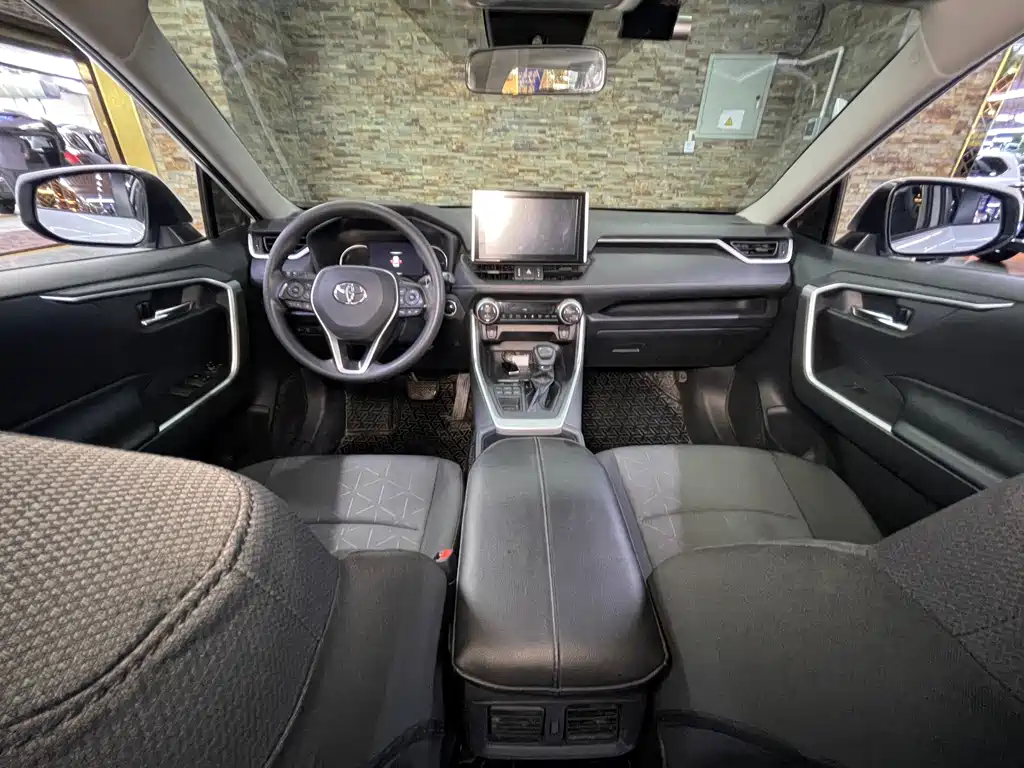 Toyota RAV4 — миниатюра 13