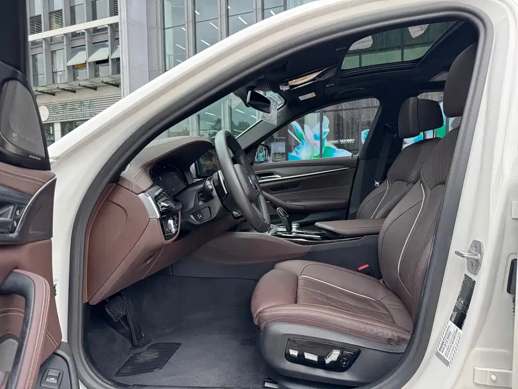 BMW 5 Series — миниатюра 7