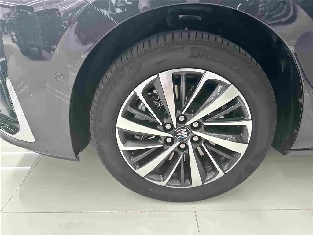 Buick GL8 Hybrid — миниатюра 6