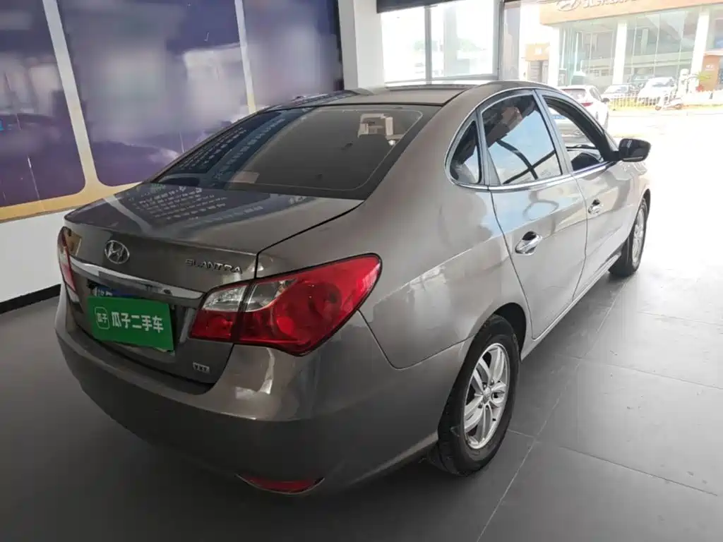 Hyundai Elantra — миниатюра 7