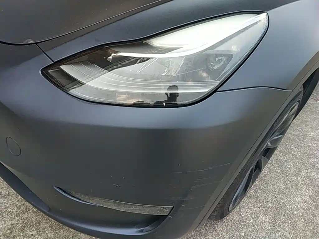 Tesla Model Y — миниатюра 24
