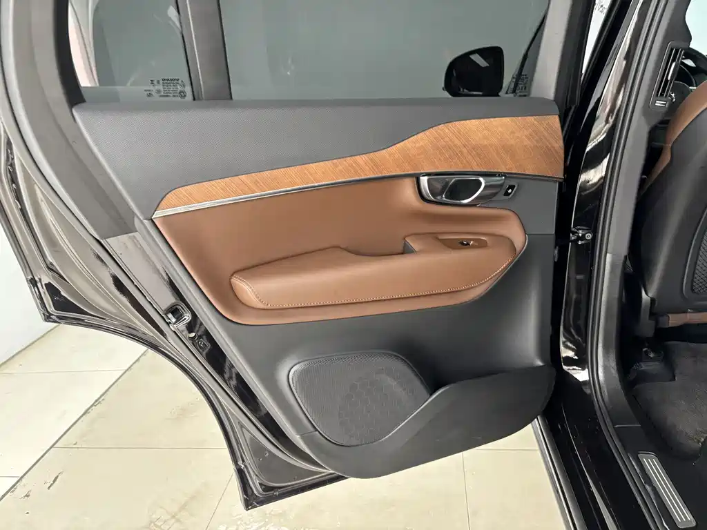 Volvo XC90 — миниатюра 20