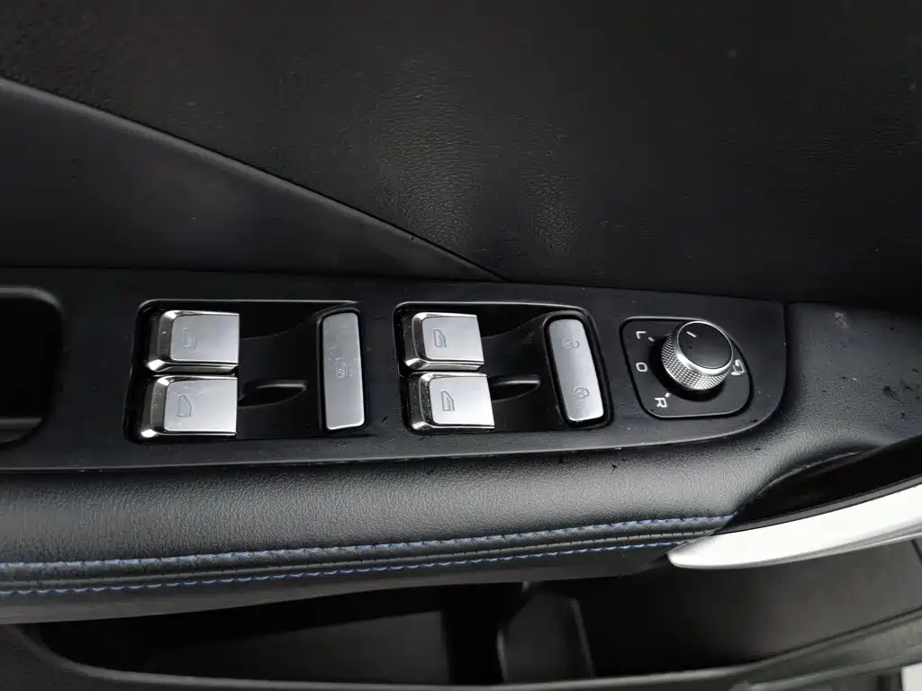 Geely Binyue NEV — миниатюра 9