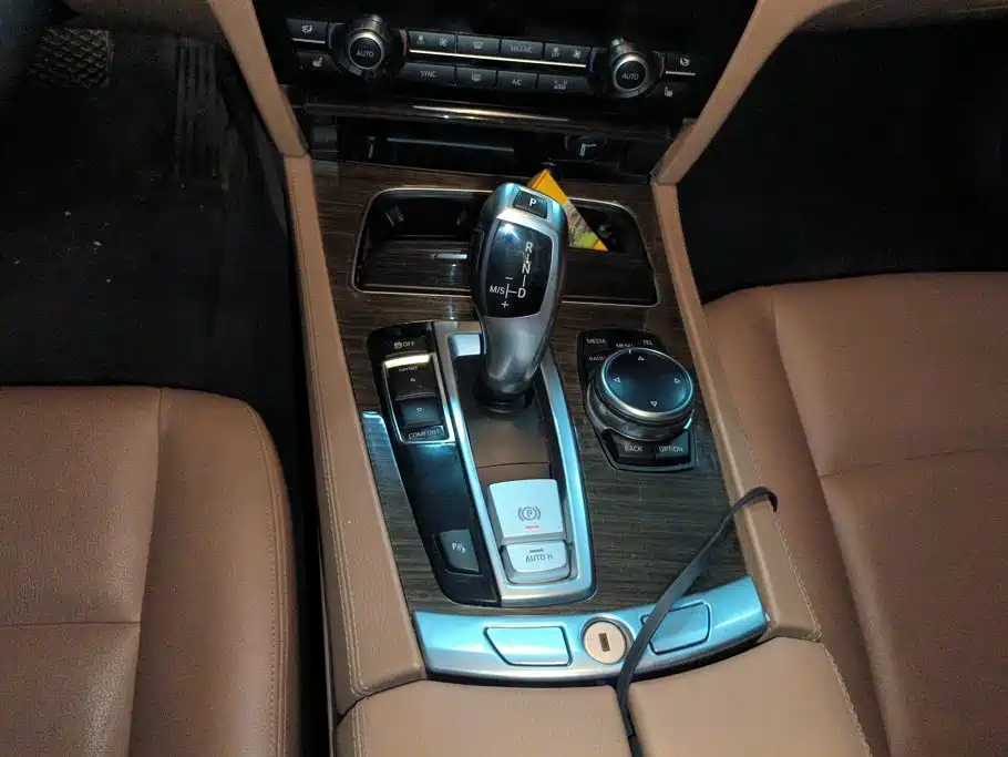 BMW 7 Series — миниатюра 16