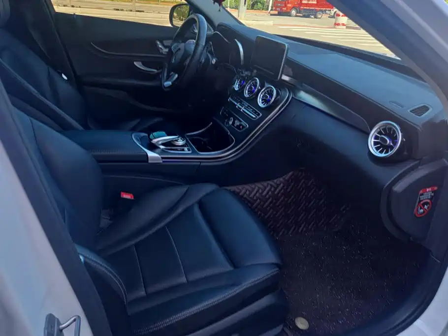 Mercedes-Benz C-Class — миниатюра 8