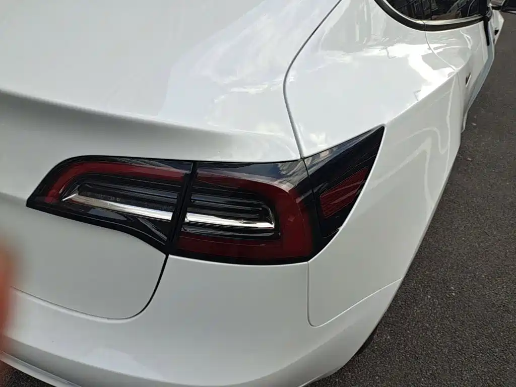 Tesla Model 3 — миниатюра 8