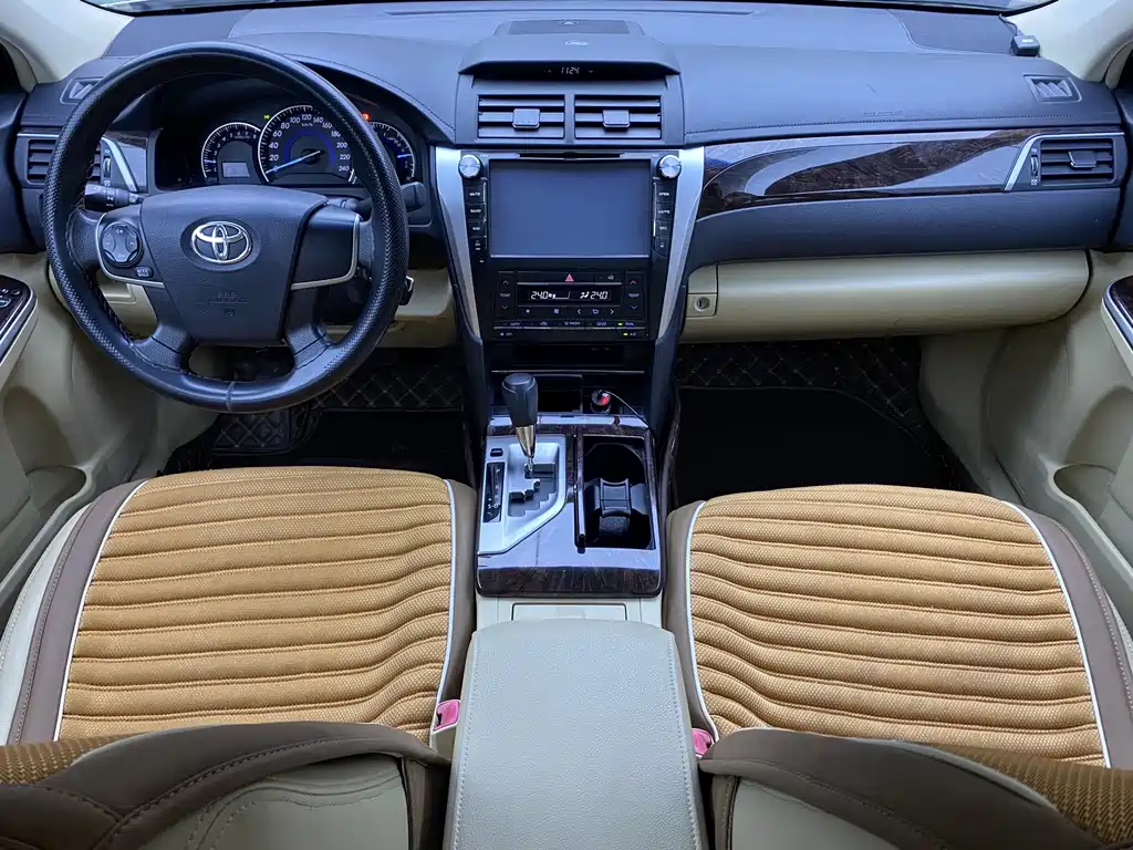 Toyota Camry — миниатюра 6