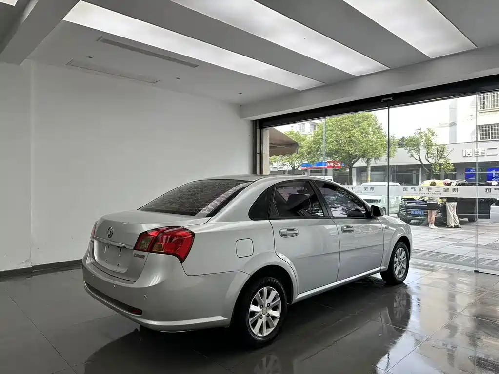 Buick Excelle — миниатюра 9