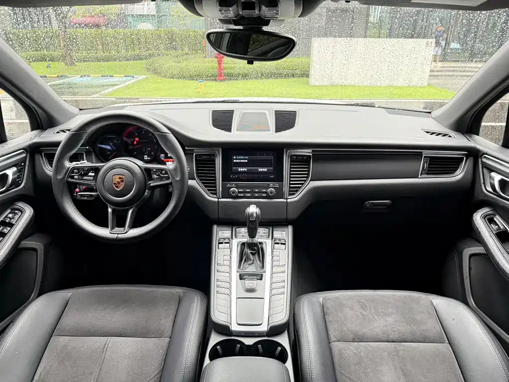 Porsche Macan — миниатюра 6