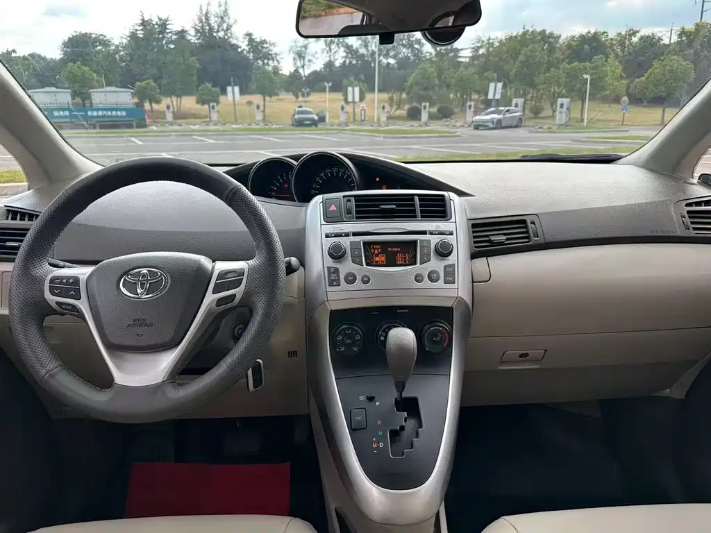 Toyota Verso — миниатюра 10