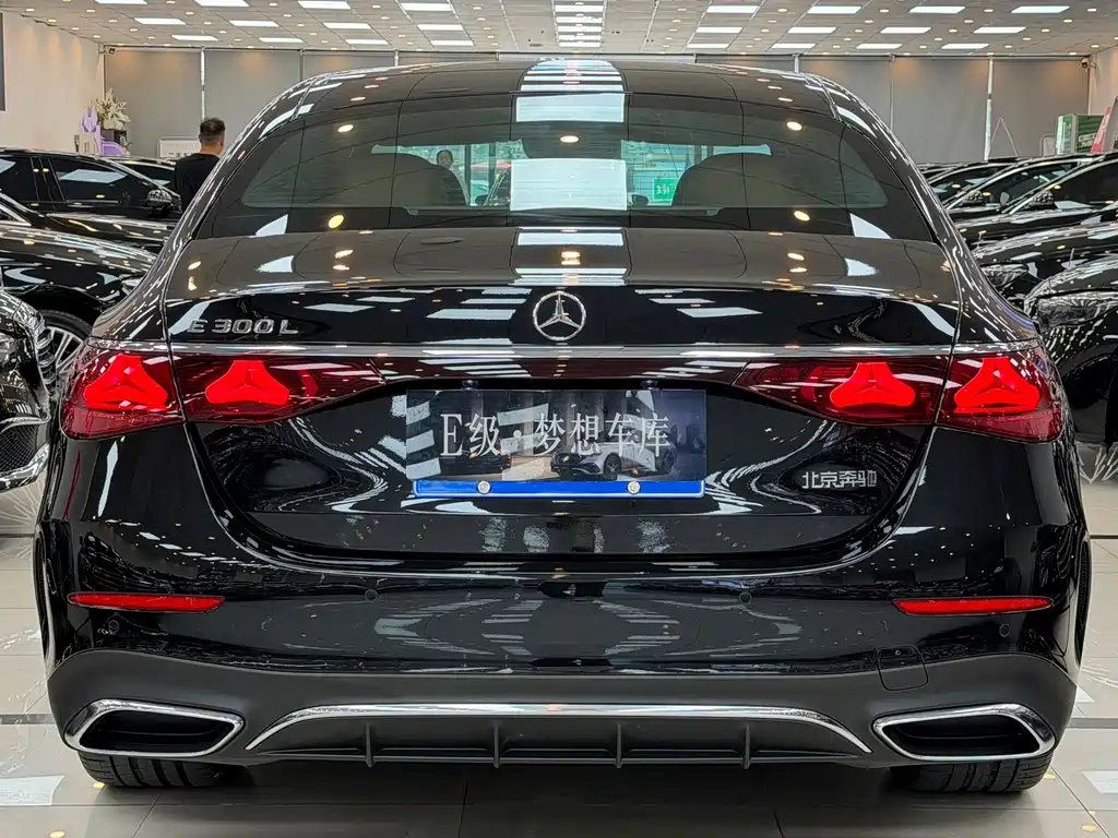 Mercedes-Benz E-Class — миниатюра 16