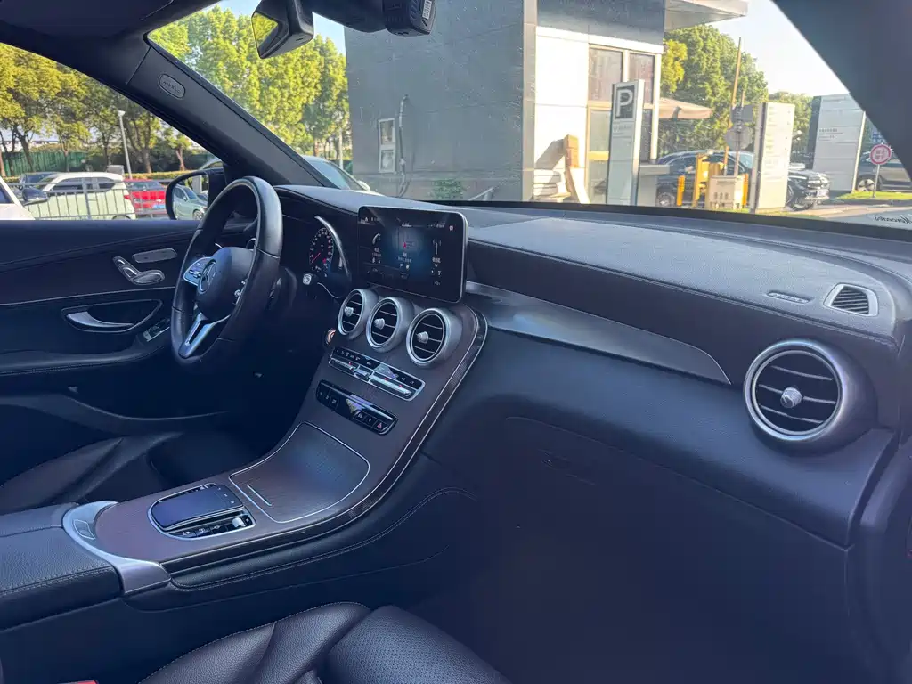 Mercedes-Benz GLC — миниатюра 12